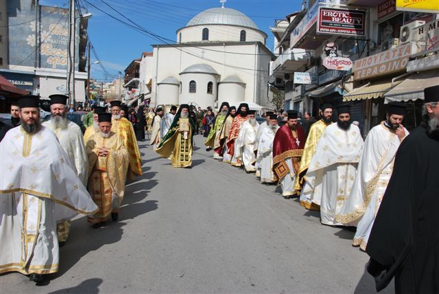 Δ Νηστειών Λιτανεία Αγίου Γεωργίου Καρρσλίδη από τον Ι.Ν.Αγ. Νικολάου στην πλατεία της Δράμας 14-03-2010