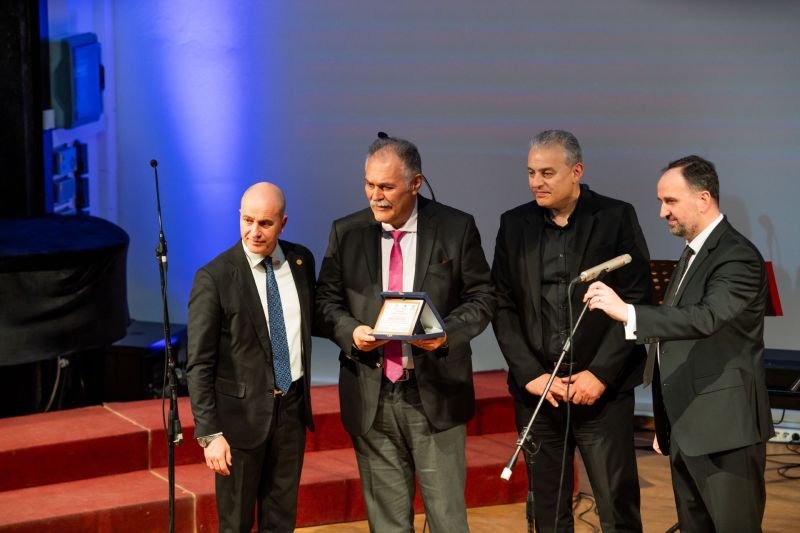 30 ΧΡΟΝΙΑ ΒΥΖΑΝΤΙΝΗ ΧΟΡΩΔΙΑ ΟΙ ΔΟΜΕΣΤΙΚΟΙ ΤΗΣ ΔΡΑΜΑΣ