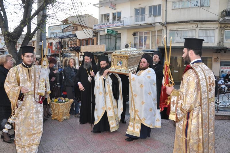 Ἡ λάρνακα τοῦ Ὁσίου καί Θεοφόρου Πατρός Γεωργίου στήν πόλη τῆς Δράμας.