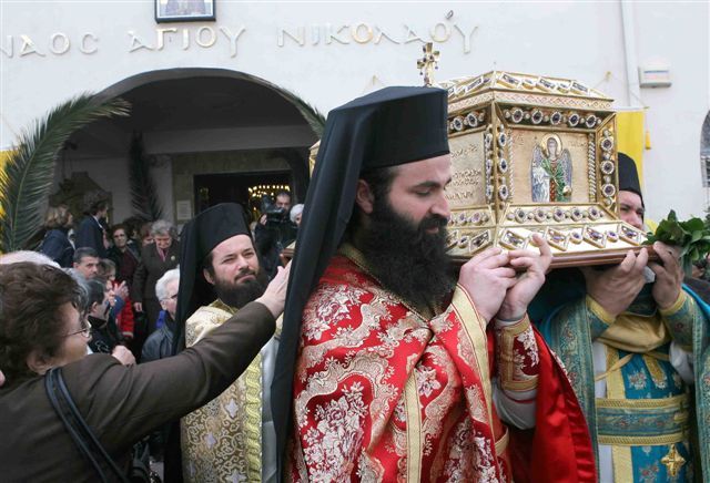 Δ Νηστειών Λιτανεία Αγίου Γεωργίου Καρρσλίδη από τον Ι.Ν.Αγ. Νικολάου στην πλατεία της Δράμας 14-03-2010