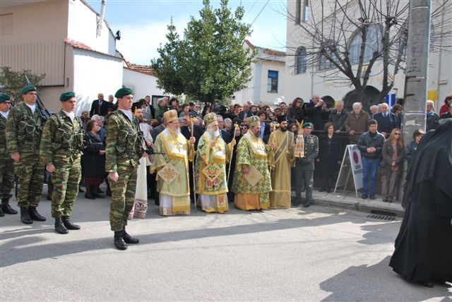 Δ Νηστειών Λιτανεία Αγίου Γεωργίου Καρρσλίδη από τον Ι.Ν.Αγ. Νικολάου στην πλατεία της Δράμας 14-03-2010