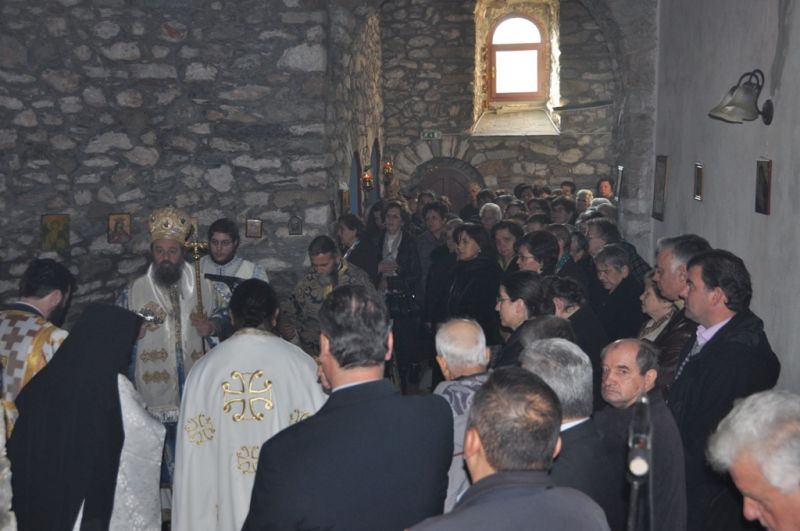 Λειτουργία μετά ἀπό ἑκατό χρόνια σέ Ἐκκλησία στήν Πετροῦσα. 19/11/2011