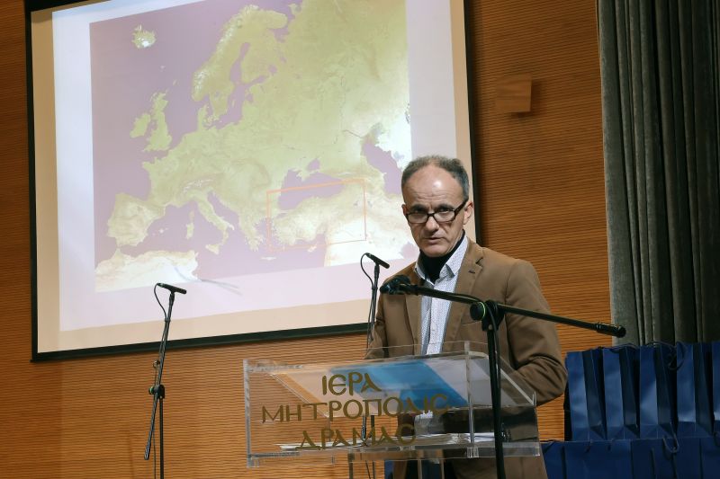 Εκδήλωση προς τιμήν των Τριών Ιεραρχών και βράβευση αριστούχων μαθητών Μητροπόλεως Δράμας.