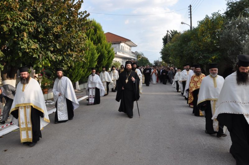 Η ΤΙΜΙΑ ΚΑΡΑ ΤΗΣ ΑΓΙΑΣ ΠΑΡΘΕΝΟΜΑΡΤΥΡΟΣ ΕΛΕΝΗΣ ΤΗΣ ΕΚ ΣΙΝΩΠΗΣ ΤΟΥ ΠΟΝΤΟΥ ΣΤΟ ΜΙΚΡΟΚΑΜΠΟ ΔΡΑΜΑΣ