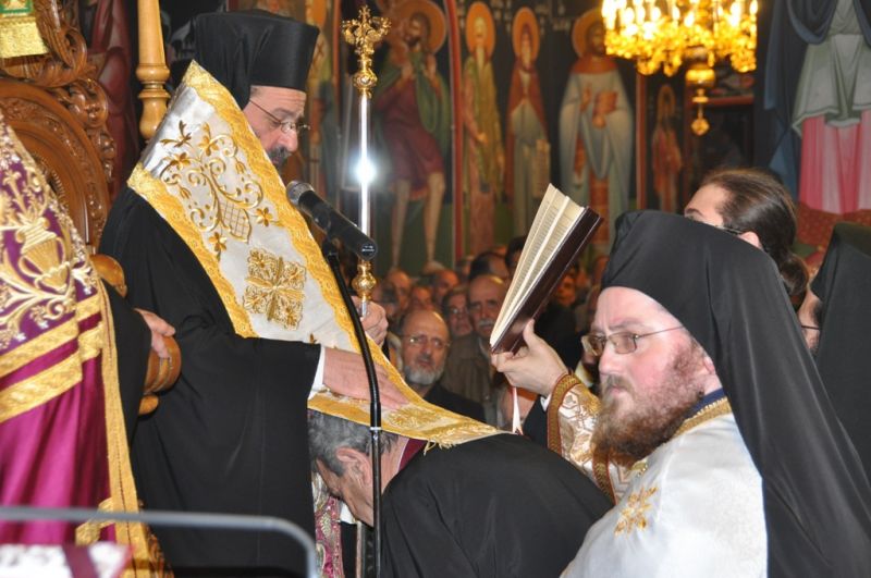 Ἡ λάρνακα τοῦ Ὁσίου καί Θεοφόρου Πατρός Γεωργίου στήν πόλη τῆς Δράμας.