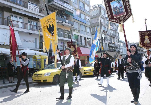 Δ Νηστειών Λιτανεία Αγίου Γεωργίου Καρρσλίδη από τον Ι.Ν.Αγ. Νικολάου στην πλατεία της Δράμας 14-03-2010