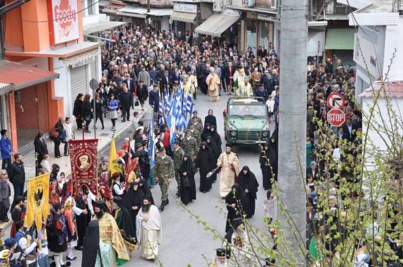 Ἡ λάρνακα τοῦ Ὁσίου καί Θεοφόρου Πατρός Γεωργίου στήν πόλη τῆς Δράμας.