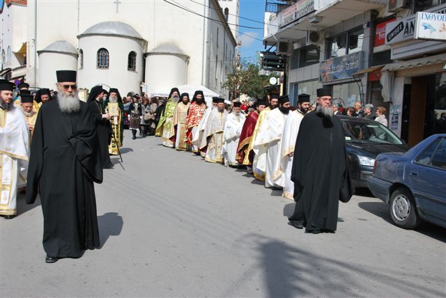 Δ Νηστειών Λιτανεία Αγίου Γεωργίου Καρρσλίδη από τον Ι.Ν.Αγ. Νικολάου στην πλατεία της Δράμας 14-03-2010