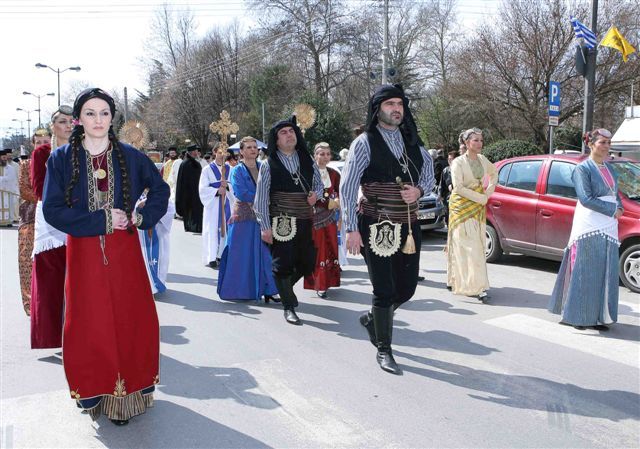 Δ Νηστειών Λιτανεία Αγίου Γεωργίου Καρρσλίδη από τον Ι.Ν.Αγ. Νικολάου στην πλατεία της Δράμας 14-03-2010