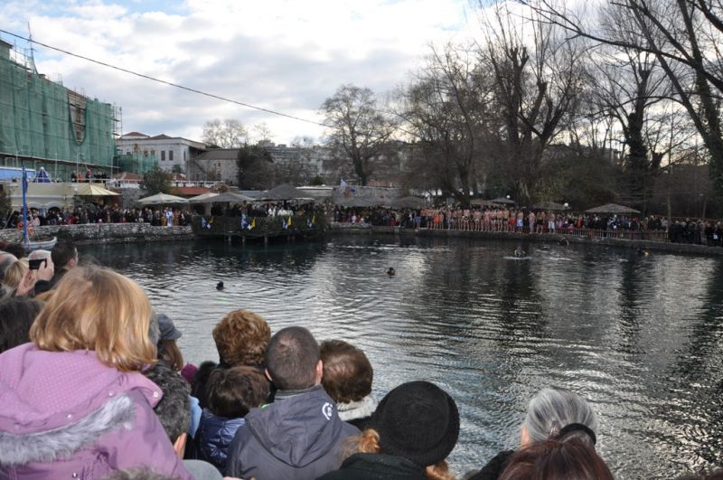 ΤΑ ΑΓΙΑ ΘΕΟΦΑΝΕΙΑ ΣΤΗ ΜΗΤΡΟΠΟΛΗ  ΔΡΑΜΑΣ