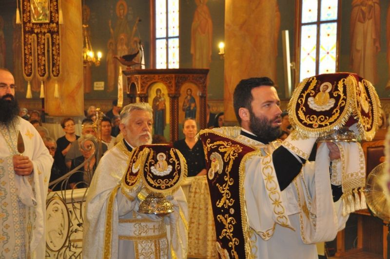 Τά ὀνομαστήρια τοῦ  Ἐπισκόπου μας   -  Τά  Ἐλευθέρια  τῆς  Δράμας