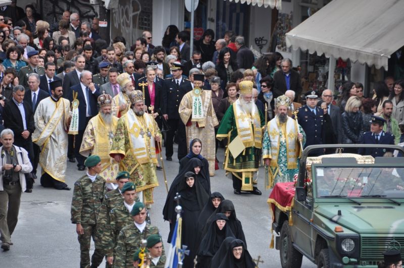 Ἡ λάρνακα τοῦ Ὁσίου καί Θεοφόρου Πατρός Γεωργίου στήν πόλη τῆς Δράμας.