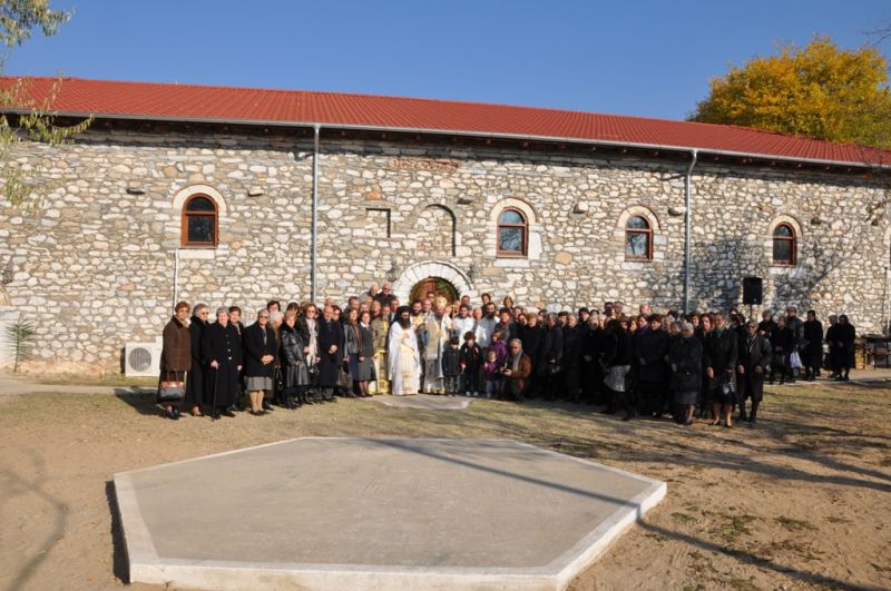 Λειτουργία μετά ἀπό ἑκατό χρόνια σέ Ἐκκλησία στήν Πετροῦσα. 19/11/2011