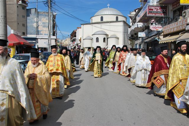 Δ Νηστειών Λιτανεία Αγίου Γεωργίου Καρρσλίδη από τον Ι.Ν.Αγ. Νικολάου στην πλατεία της Δράμας 14-03-2010