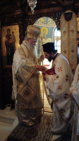Χειροτονία πρεσβυτέρου από τον Μητροπολίτη Δράμας
