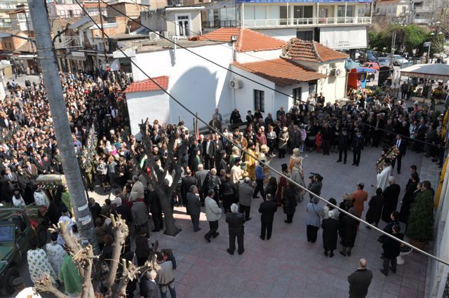 Λιτάνευσις ι.λειψάνων Αγίου Γεωργίου Καρσλίδη στη Δράμα Δ' Κυριακή των νηστειών 3-4-2011